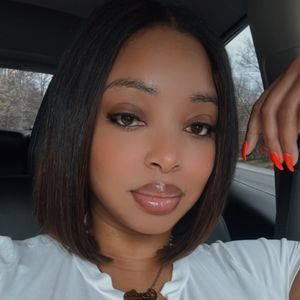 Meet your Posher, Carlita